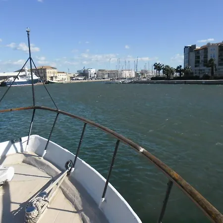Yacht, 23 Metres, A Quai. Botel Sète