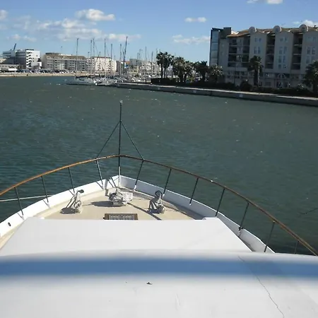 Yacht, 23 Metres, A Quai. Sète