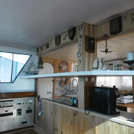 Yacht, 23 Metres, A Quai. Sete