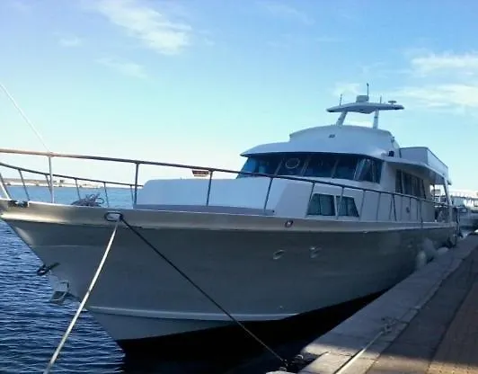 Yacht, 23 Metres, A Quai. * Sète